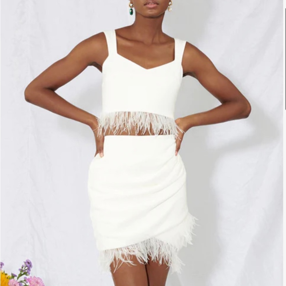 Saylor Benni Feathered Set